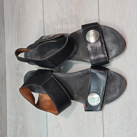 Taos Womens Carousel Hook&loop Wedge Leather Sandals shoes sz 41/10-10.5 - Picture 3 of 12
